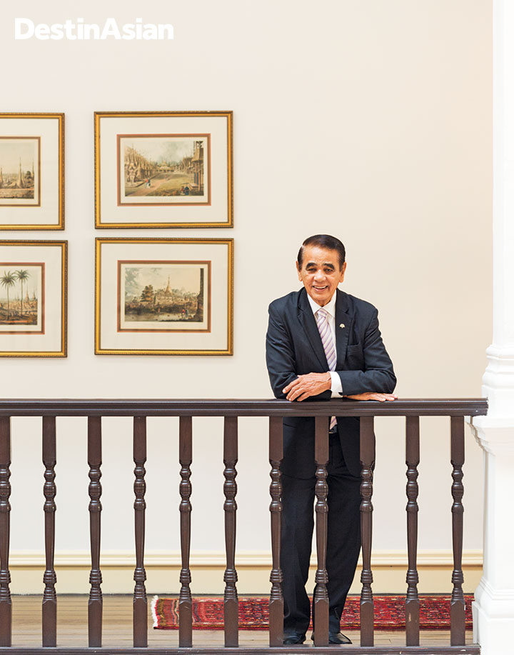 In his current role as resident historian, Leslie Danker, Raffles' longest-serving staff member, is a wealth of information about the hotel's long and eventful history. During his 45-year tenure, he has met such famous guests as John Wayne, Michael Jackson, and Queen Elizabeth II.