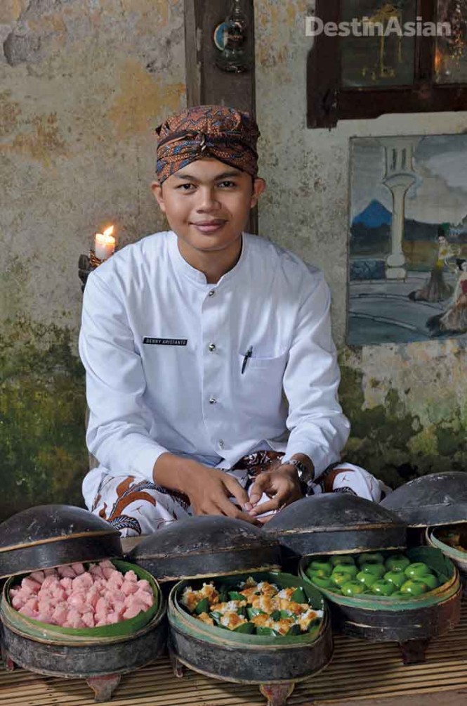 Traditional snacks served by hotel staff in Javanese dress await each afternoon at Tugu Blitar.