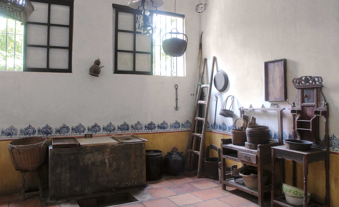 An old-style villa kitchen in Ma Jianglong village.