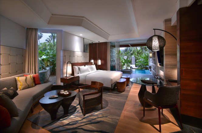 A pool access Plunge Room on the ground floor.