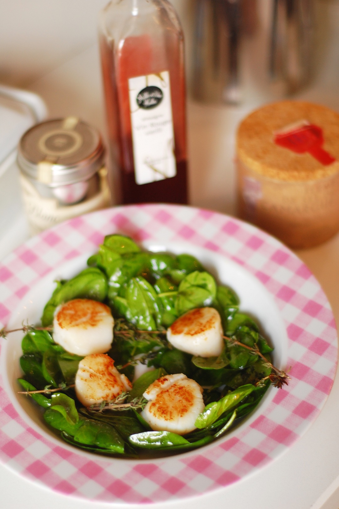 Seared scallops with baby spinach, made at L’atelier Cuisine De Patricia.