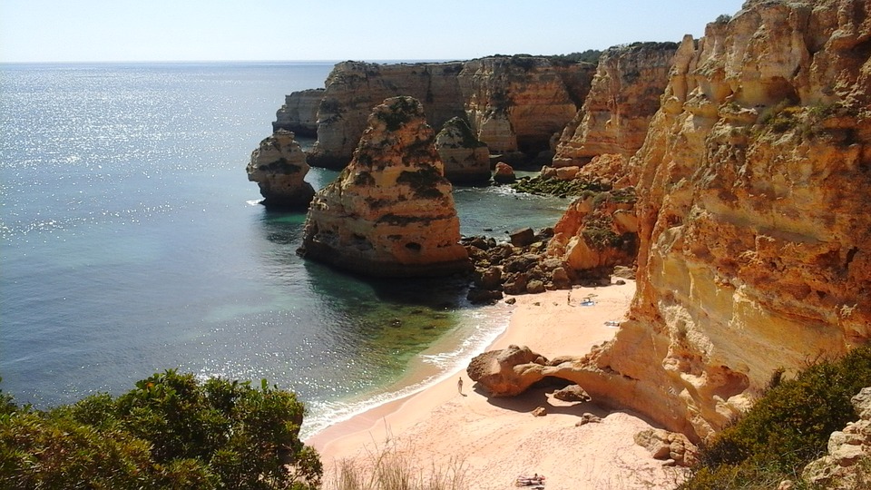Algarve's signature rocks and caves. 