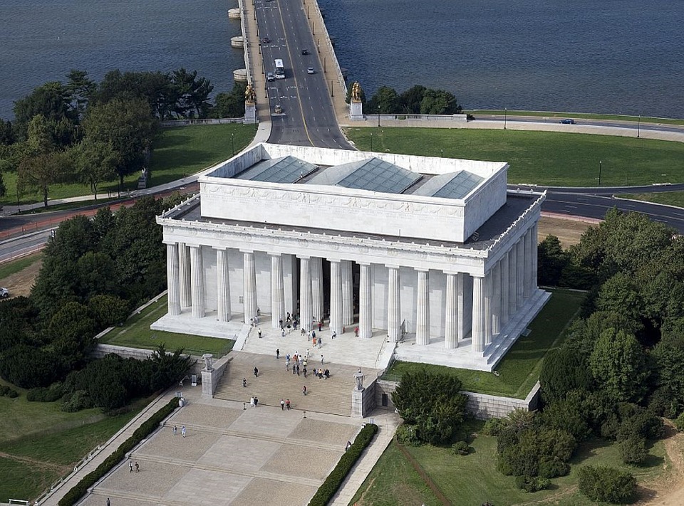Aerial view of the Lincoln Memorial. 