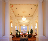 The lobby lounge at the Intecontinental Hotel Singapore