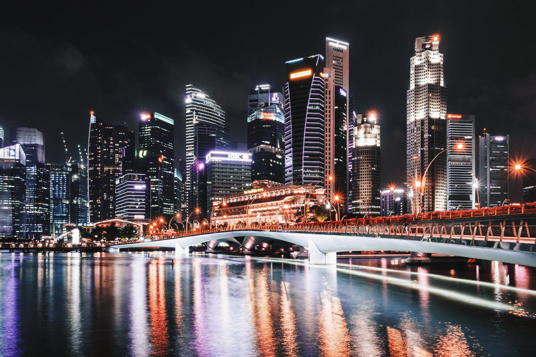 Glittering nighttime views of the Lion City. (Photo: Sebastian Pichler)