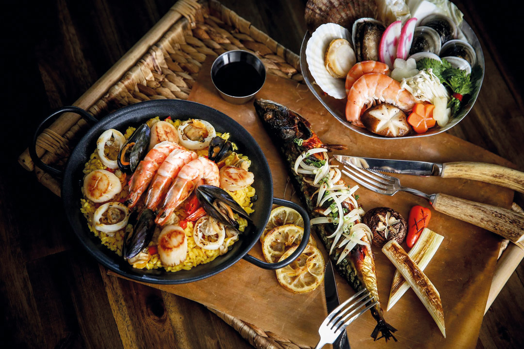 SMT Seoul offers everything from Korean seafood and Japanese soba to paella, burgers, and steak.