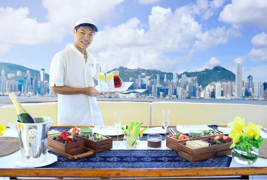 A mouthwatering picnic on board a harbor cruise.