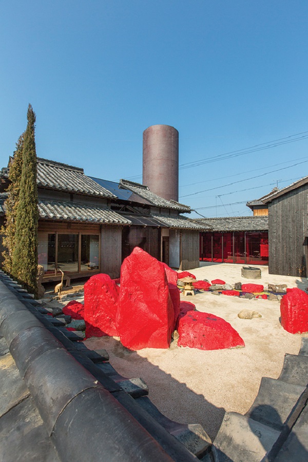The rock garden at Teshima's Yokoo House.