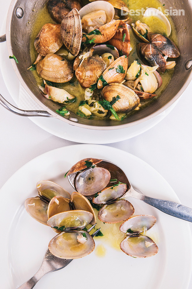 Restaurant Mar do Inferno in Cascais serves up some of the finest seafood around, including a memorable rendition of clams Bulhao Pato.