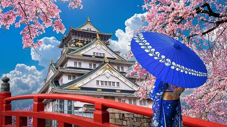 Osaka Castle during cherry blossom season.