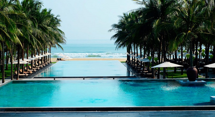 GHM Nam Hai Hoi An's infinity pool, overlooking the sea.