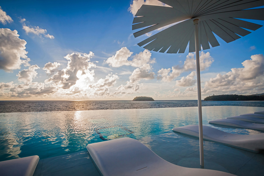 The infinity pool, the best spot to enjoy sunset.