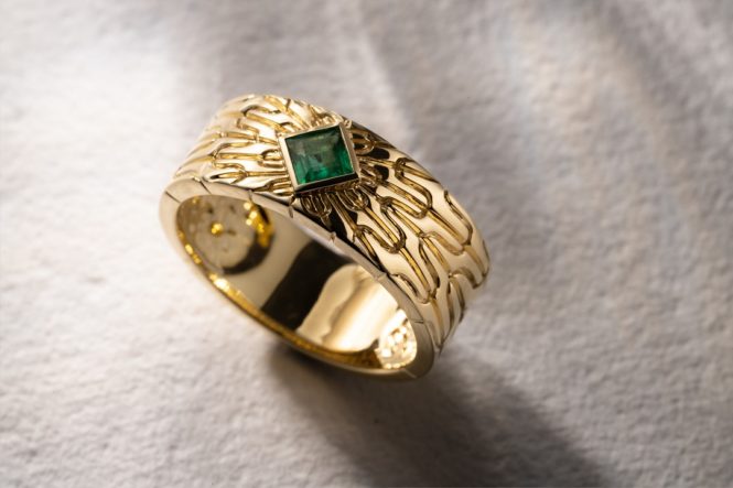 John Hardy’s Radial 7.5mm Band Ring is adorned with mandala-inspired line work.