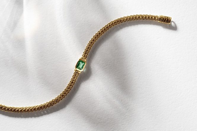 The Classic Chain 4mm Station Bracelet features a beautifully cut emerald.