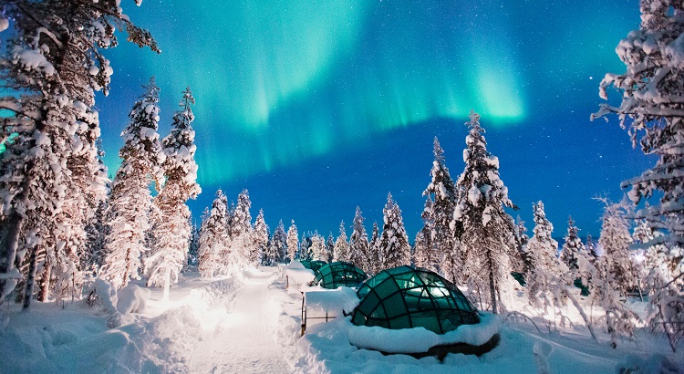 The aurora borealis seen over Kakslauttanen Arctic Resort's glass igloos. (Photo: Valtteri Hirvonen)