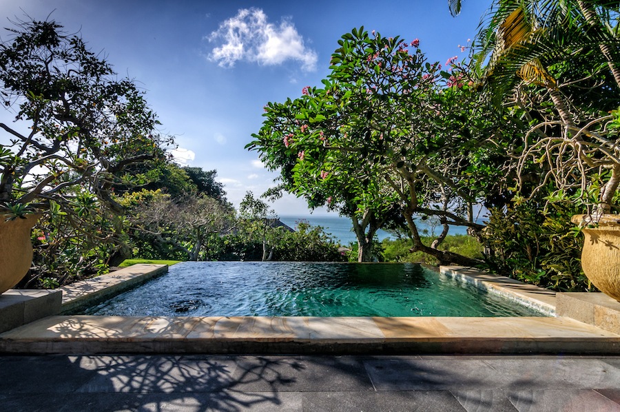 Take a dip in the large plunge pools while enjoying views of the ocean. 