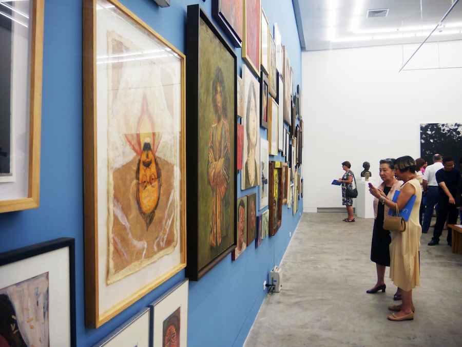 Numthong Gallery offers free admission and an art research library to visitors.
