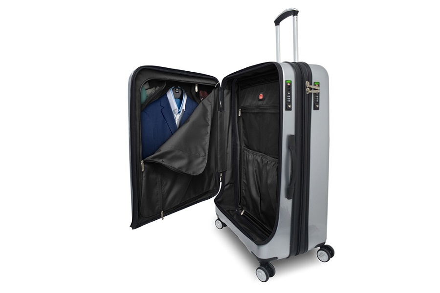 The built-in garment pocket keeps your suit or dress wrinkle-free during your travel.