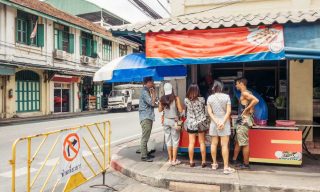 Australians are the Region’s Most Adventurous Eaters—Airbnb