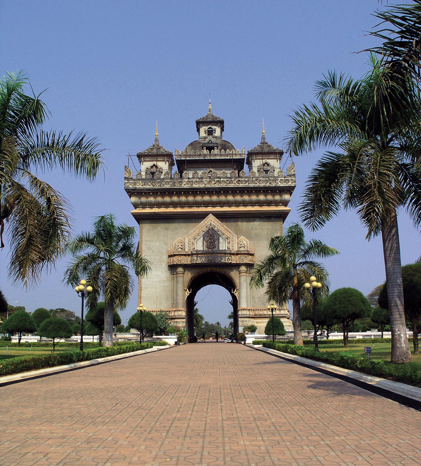 Vientiane's Patuxai independence monument.