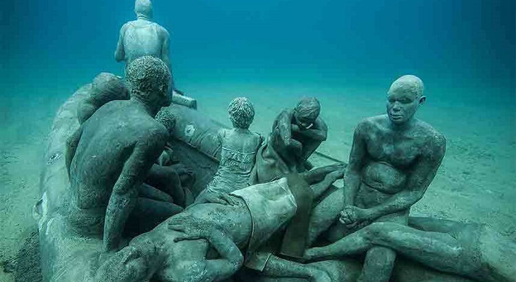The Raft of Lampedusa portrays 13 refugees on a sculpted boat.  (Photo: Jason deCaires Taylor)