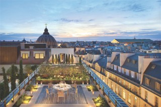 Paris hotels royal-mandarin-suite-terrace_lg