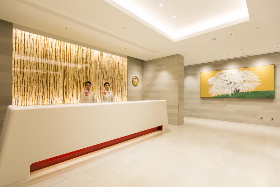 Japanese design elements abound in the new Sakura Lounge at Haneda.