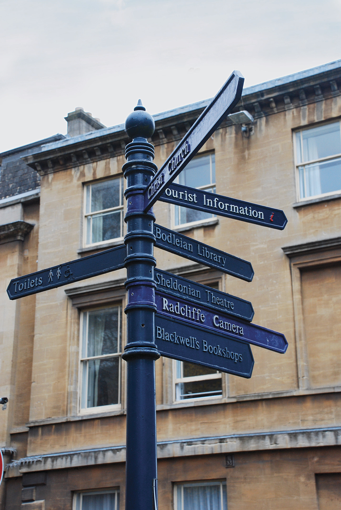 Pointing the way in Oxford.
